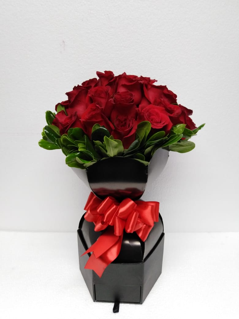 Caja especial 24 rosas 